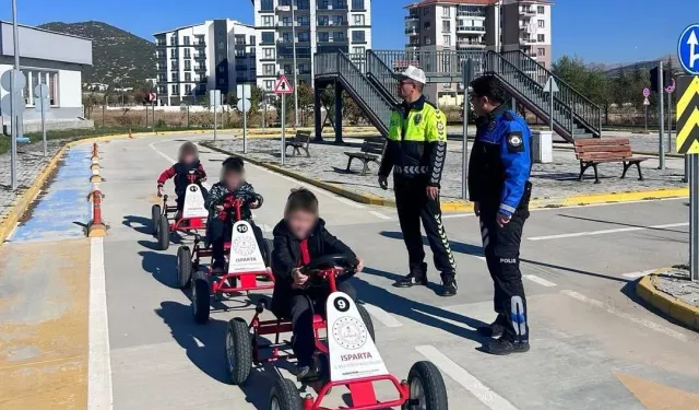 ISPARTA EMNİYETİNDEN BİLGİLENDİRME VE FARKINDALIK ÇALIŞMALARI