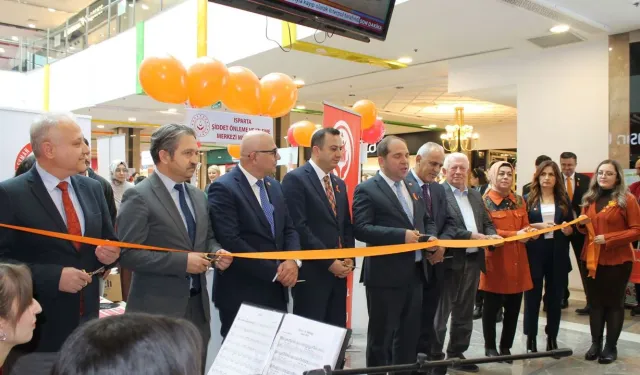 SDÜ’de kadına yönelik şiddet farkındalık standı açıldı