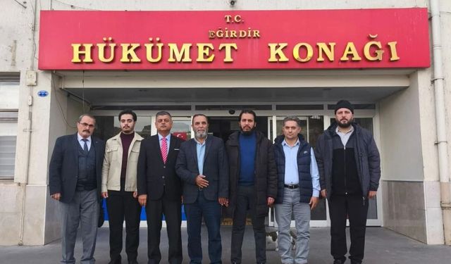 Cami imamını darp ettiler