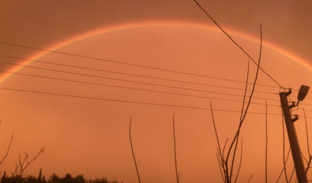 Antalya'da çiftçinin çifte gökkuşağı heyecanı kameraya yansıdı