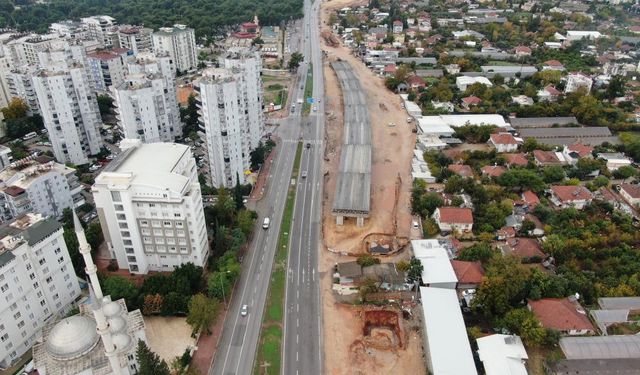 Yapımı devam eden köprülü kavşak inşaatı pideciye takıldı