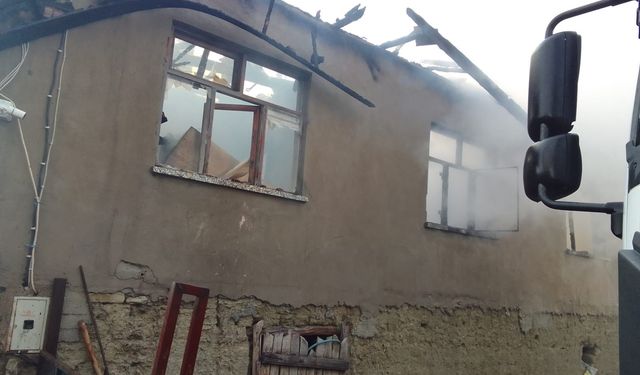 Burdur'da ev yangını