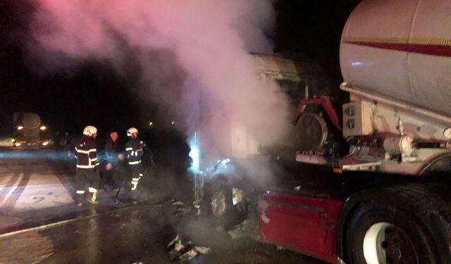 Burdur'da tır yanarak kullanılmaz hale geldi