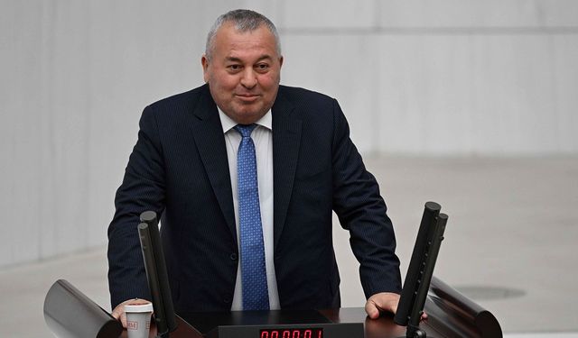 CHP'ye geçtiği için eleştirilen Cemal Enginyurt bombaladı
