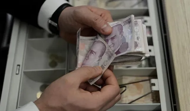 Emeklinin bayram ikramiyesi için ilk rakam geldi. Milyonlar nefesini tutmuş bekliyordu