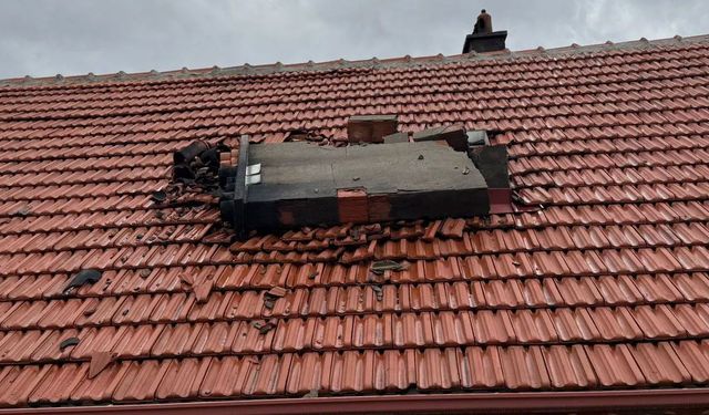 Şiddetli fırtına bacayı uçurdu