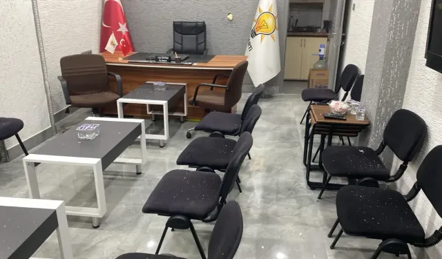 Balıkesir'de AK Parti binasına saldırı