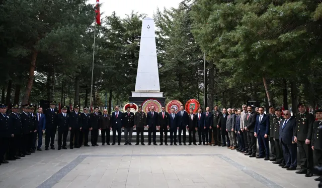 Şehitlerimiz kabirleri başında anıldı
