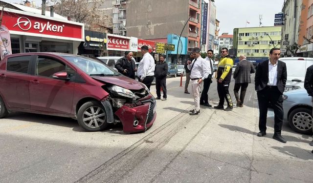 Motosiklet İle Otomobil Çarpıştı Şans Eseri Yaralanan Olmadı