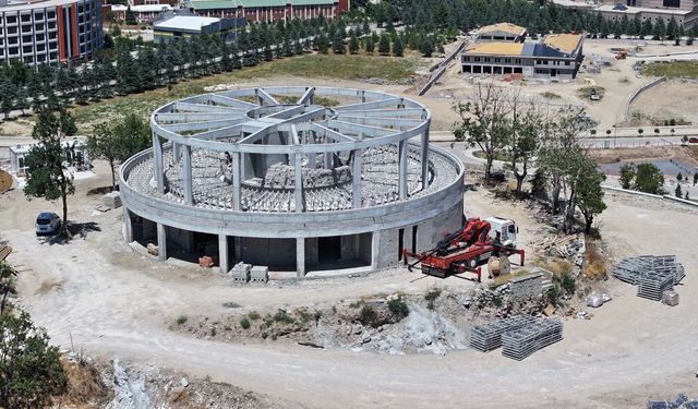 Çünür Tepesi Dönen Restoran Projesi’nde Çalışmalar Sürüyor