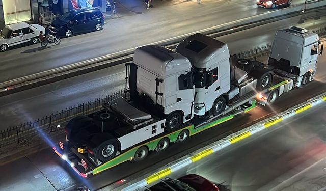 Isparta’da Alt Geçitte TIR Sıkıştı! Trafik Uzun Süre Durma Noktasına Geldi