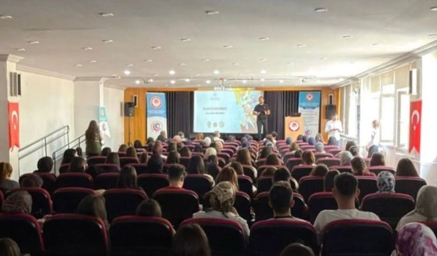 Isparta'da Üniversite Öğrencilerine Narkogençlik Eğitimi