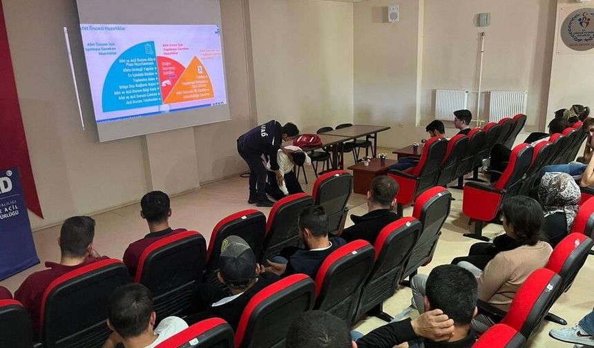 Bucak'ta AFAD tarafından Afet Farkındalık Eğitimi