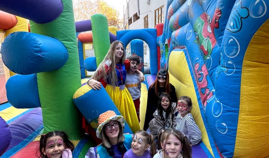 ‘Renkli Düşler’ Etkinliği Çocuklara Neşeli Bir Gün Yaşattı