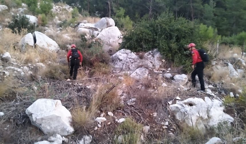 Yürüyüşe çıktıkları dağda mahsur kaldılar, yardımlarına JAK ve AFAD ekibi yetişti