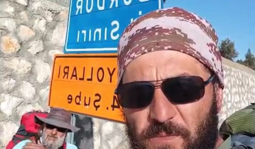 Köpeği ile birlikte tüm Türkiye'yi gezip fidan dikiyor