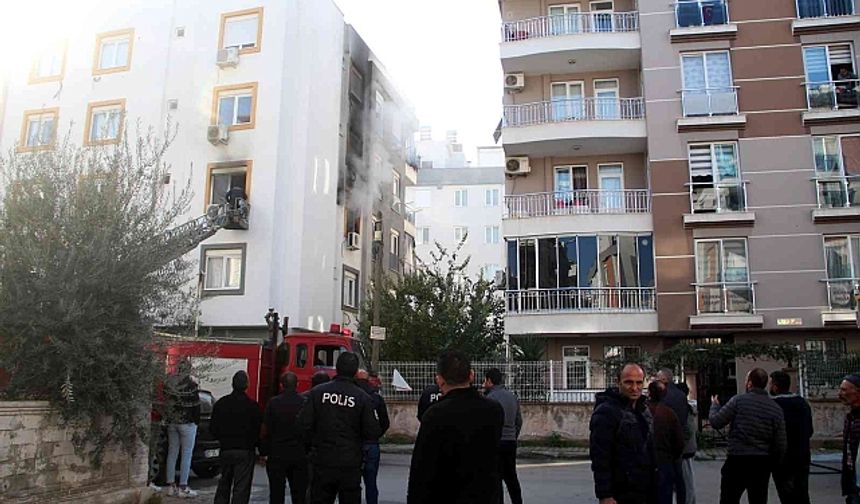 Antalya'daki yangında 2 kedi telef oldu sahipleri gözyaşlarına boğuldu