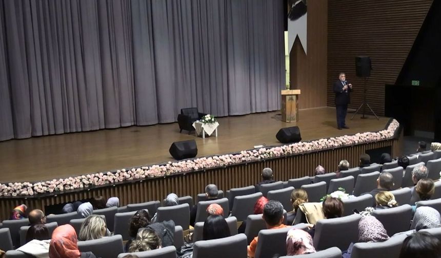 Hızırbey Ortaokulun’dan“Geçmiş Şifalandırılmadan Gelecek İnşa Edilmez” Konferansı