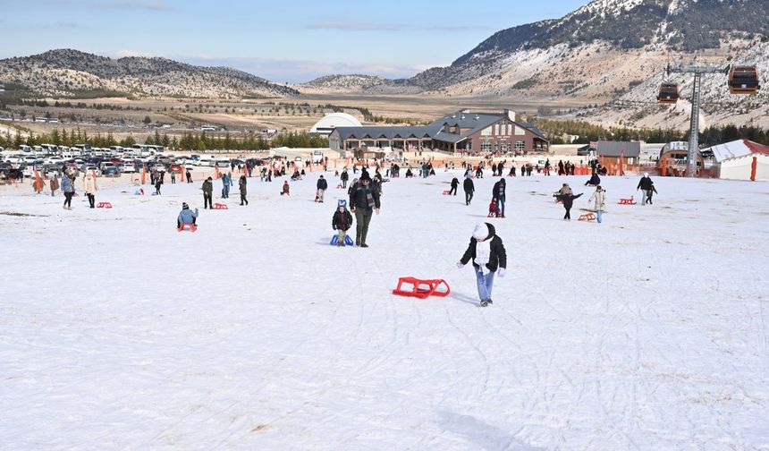 Davraz’da kar kalınlığı 86 santimetreye ulaştı