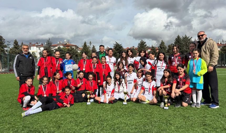 Futbolda Şehit Göksel Koç Ortaokulu şampiyon