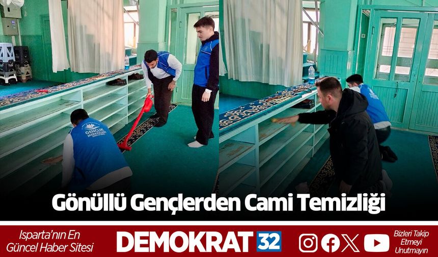 Gönüllü Gençlerden Cami Temizliği