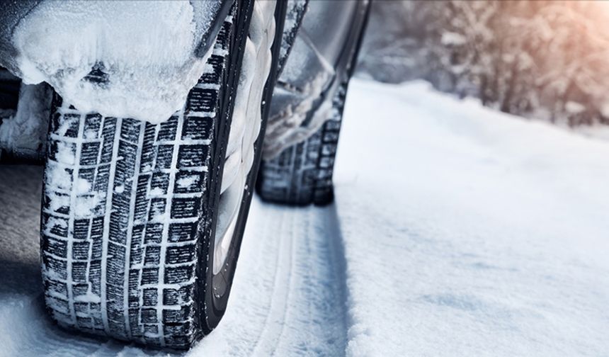 Köy Yolu’nda Kar Etkili Oldu Sürücülere Kış Lastiği Uyarısı