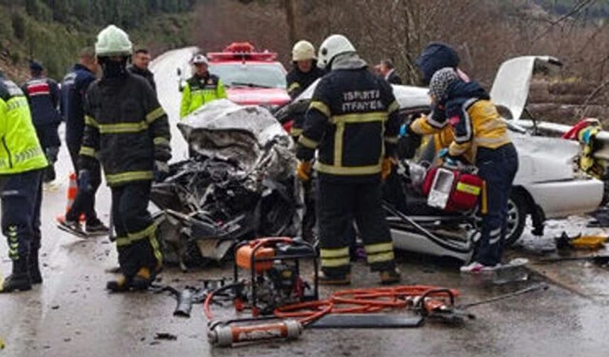 Isparta–Antalya yolunda feci kaza