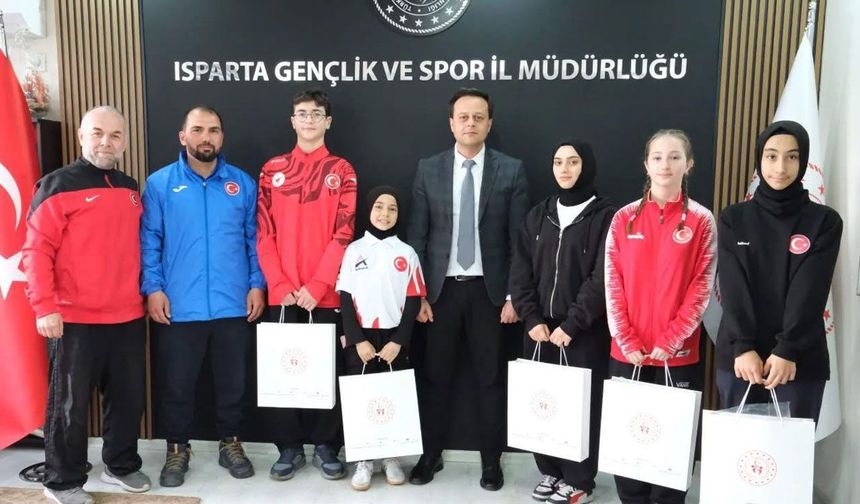 Taekwondo gururu: Başarılı sporcular ödüllendirildi
