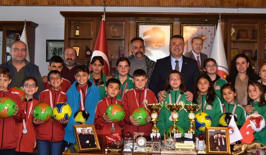 HALK OYUNLARINDA 3 KATEGORİDE İL BİRİNCİLİĞİ