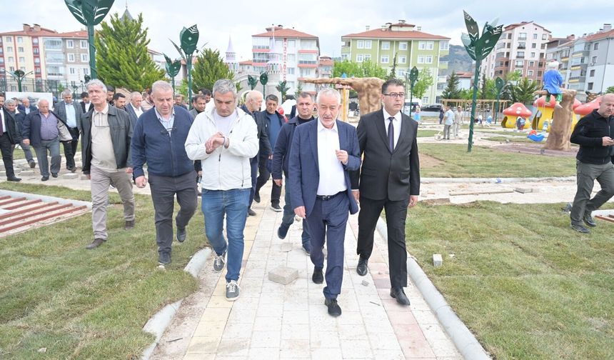Başkan Başdeğirmen Muhtarlarla Birlikte Tomurcuk Masal Parkı’nı İnceledi