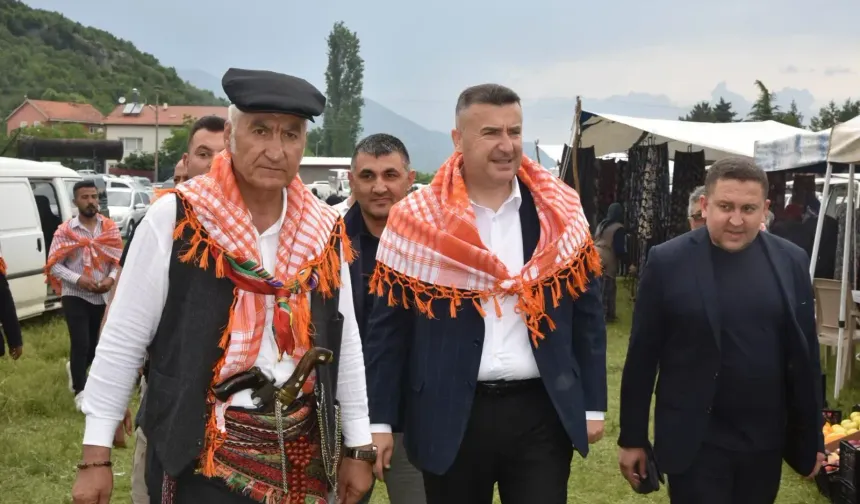 Başkan Özer, serpil köyü yörük şöleni’ne katıldı