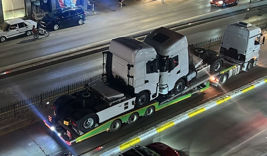Isparta’da Alt Geçitte TIR Sıkıştı! Trafik Uzun Süre Durma Noktasına Geldi