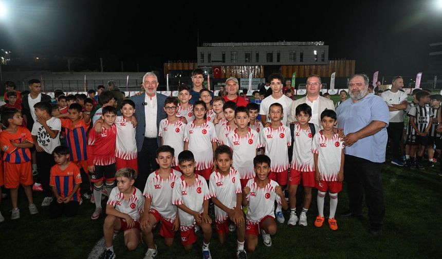 Isparta’da U-11 Minikler Futbol Turnuvası Coşkuyla Tamamlandı
