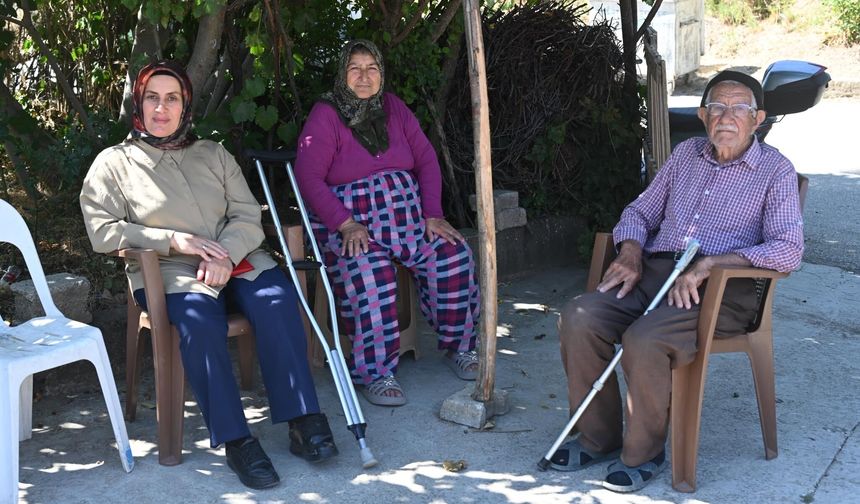 Başkan Başdeğirmen’den ihtiyaç sahibi ailelerin akan çatılarına kiremit desteği