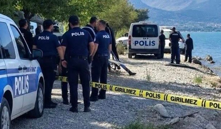 Eğirdir Gölünde Erkek Cesedi Bulundu