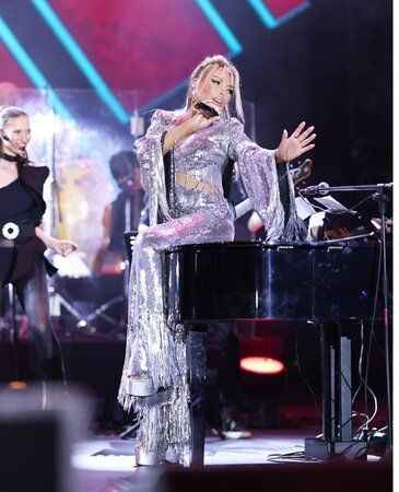 <p>Ünlü sanatçı, Amerikan Hastanesi'nde geçirdiği omuz ameliyatının ardından kişisel sosyal medya hesabından paylaştığı bir açıklamayla gündeme geldi.</p>