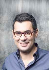 <p>Gazeteci Enver Aysever, sosyal medya hesabından Ankara Esenboğa Havalimanı’nda gözaltına alındığını duyurdu.</p>