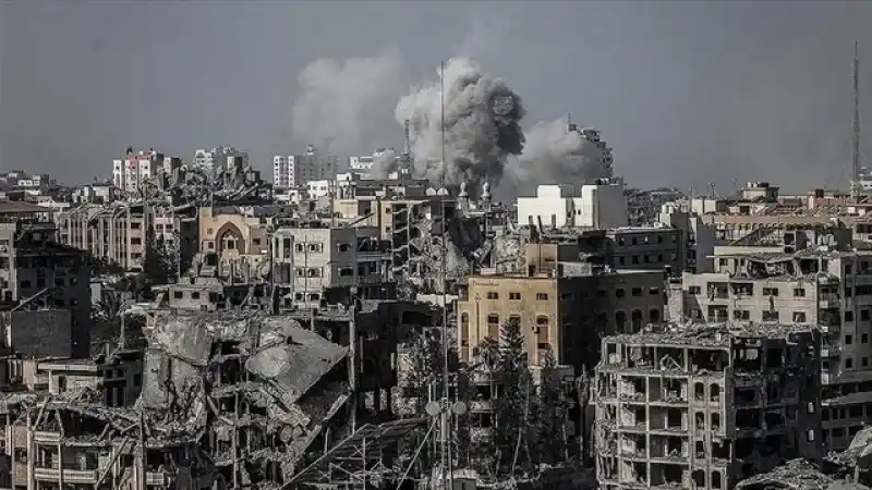 <p><span>Filistin haber ajansı WAFA'ya göre, İsrail ordusu, Batı Şeria'da Ramallah'ın batısındaki Kefr Nime beldesine baskın düzenledi. İsrail askerlerinin, baskın sırasında başından vurduğu 16 yaşındaki Muhammed Murad ed-Dik yaşamını yitirdi.</span></p>