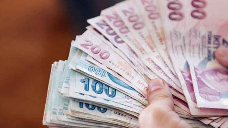 <p><span>Enflasyon, 3.16 olarak piyasalara duyuruldu. Ocakta yüzde 6.70, şubatta 4.53'ün üzerinde açıklanan oranlar sonrası 3 aylık toplam enflasyon farkı yüzde 15.5 olarak kesinleşti. </span></p>
