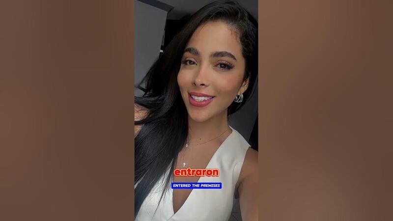 <p>Ekvador'un Quevedo şehrinde kan donduran bir suikast gerçekleştirildi. Eski bir güzellik kraliçesi olan Landy Parraga Goyburo yemek yediği esnada öldürüldü.</p>
<p></p>
<p>Sosyal medyayı aktif kullanan 23 yaşındaki genç kız, yemek yediği restoranı da Instagram hesabından paylaştı. Ardından restorana gelen suikastçiler, tarafından silahla vurularak öldürüldü. </p>