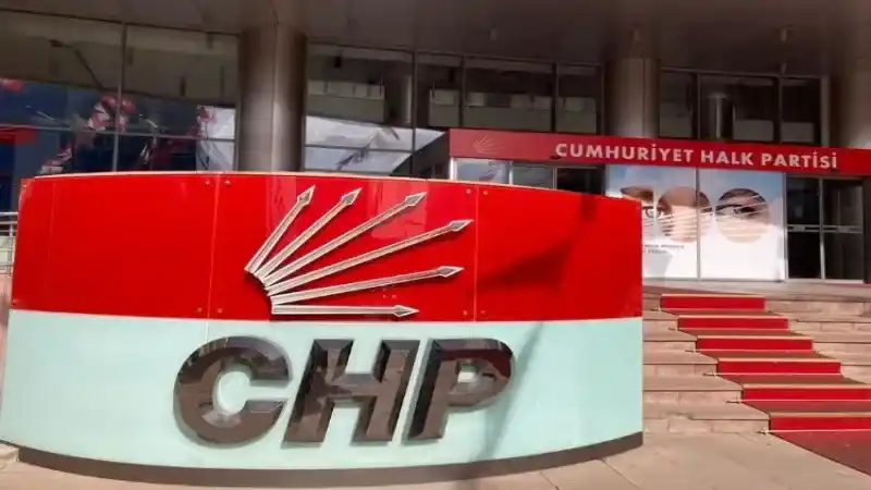 <p><span>Açıklamada, "</span><strong> Belediye Başkan Yardımcımız Rüzgar Sönmez makamında görevi sırasında bir grup tarafından darp edilmiştir. Yaşanan olay sonrası Belediye Başkan Yardımcımız hastanede tedavi altına alınmış olup, konuyla ilgili adli soruşturma işlemi başlamıştır.<span> </span></strong><strong>Yaşanan durum nedeniyle Belediye Başkan Yardımcımıza geçmiş olsun diliyor, sorumluların en kısa sürede yakalanıp yargı önüne çıkarılmasını bekliyoruz</strong><span>" denildi.</span></p>