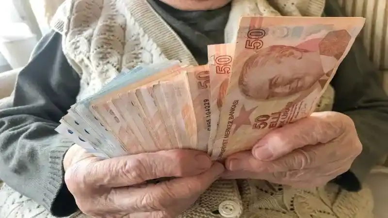 <p></p>
<p>Öte yandan, dul ve yetimler ile sürekli iş görmezlik ödeneği alan vatandaşların ödemelerinde de bir güncelleme yapılması  bekleniyor. Bu kapsamda, 5 bin TL'lik bir ödeme gündeme getirilmekte.<br /><br />(HABER MERKEZİ)</p>