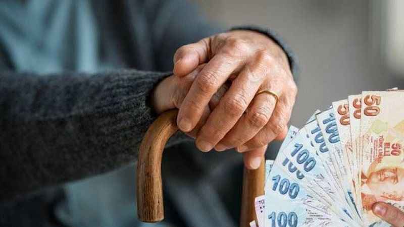 <p></p>
<p>Ramazan Bayramı ikramiyelerinin hesaplara yatmasının ardından şimdi gözler Kurban Bayramı ikramiyelerine çevrildi. Milyonlarca emekliye, Kurban Bayramı'na sayılı günler kala güzel bir haber geldi. Bu emeklilere çifte ikramiye yatırılacak.<br /><br />Kurban Bayramı ikramiyesi ve belediyenin ek ikramiyesi, emekli vatandaşların bayram öncesinde maddi açıdan biraz rahatlamasını sağlayacak.</p>