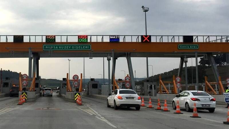 <p>Bu adım, emeklilerin günlük yaşantılarını kolaylaştırırken, maddi açıdan da önemli bir tasarruf sağlamalarına yardımcı olacak.<br /><br />PROMOSYON ÜCRETLERİ ZAMLANDI</p>
<p>Ziraat Bankası, emeklilere yönelik sunduğu avantajları genişletiyor. Yapılan duyuruyla birlikte, emeklilere ödenen maaş promosyonu 12 bin TL'ye yükseltildi. Bunun yanı sıra, emeklilere sunulan ek imkanlar da şunlar:</p>
<p>İndirimli Kiralık Kasa Hizmeti: Ziraat Bankası, emekli müşterilere özel %25 indirimli kiralık kasa hizmeti sunacak. Bu hizmetten faydalanmak için en yakın Ziraat Bankası şubesine başvurabilirsiniz.</p>