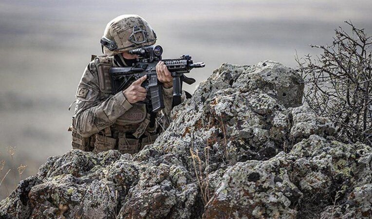<h2>Türk Silahlı Kuvvetleri'nin Irak ve Suriye kuzeyinde terör örgütü PKK/YPG'ye yönelik operasyonları aralıksız sürüyor. Milli Savunma Bakanlığı Irak ve Suriye'nin kuzeyinde 15 PKK'lı teröristin etkisiz hale getirildiğini bildirdi.</h2>