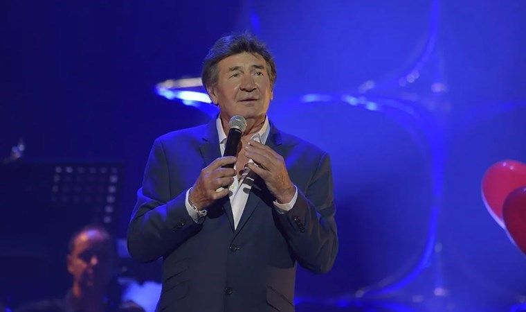 <p><span>Sanatçının vefatını oğlu </span><strong>Jean-Pierre Danel'in</strong><span> onayıyla menajeri duyurdu.</span></p>
<p><strong>Pascal Danel'in</strong><span> </span>mesanesindeki pıhtı nedeniyle ameliyat olduğu, aynı günün akşamında kalp krizi geçirerek hayatını kaybettiği açıklandı.</p>
<p>1944 doğumlu olan Pascal Danel kariyerine şarkıcısı ve gitaristi olduğu bir rock grubuyla başlamıştı. Fransız şarkıcı ülkesinin yanı sıra tüm Avrupa'da, Brezilya, Kanada ve Japonya'da da popülerdi. Orijinal adıyla 'Neiges du Kilimandjaro' (Klimanjaro'nun Karları) şarkısıyla üne kavuştu. Şarkıyı 6 dilde kaydederek yayınladı ve dünya çapında önemli bir satış başarısı elde etti.</p>