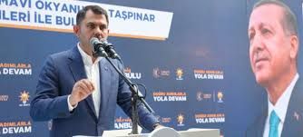 <p>Çevre, Şehircilik ve İklim Değişikliği Bakanı Murat Kurum, Dönüşümde Yarısı Bizden Kampanyası'nda yeni müjdeyi verdi. Bakan Kurum, tarih kısıtlamasının kaldırıldığını duyurdu.</p>
<p></p>
<p></p>
<p></p>
<p>Bakan Kurum; olası İstanbul depremi, Yarısı Bizden Kampanyası ve belediyelerin SGK borcu konularına ilişkin dikkat çeken açıklamalarda bulundu.</p>
<p></p>
<p></p>
<p></p>
<p>"Yarısı bizden" kampanyasında yeni başvuru döneminin başlayacağını aktaran Bakan Kurum, bu yeni dönemde tarih kısıtlamasının olmadığını açıkladı.</p>
<p></p>