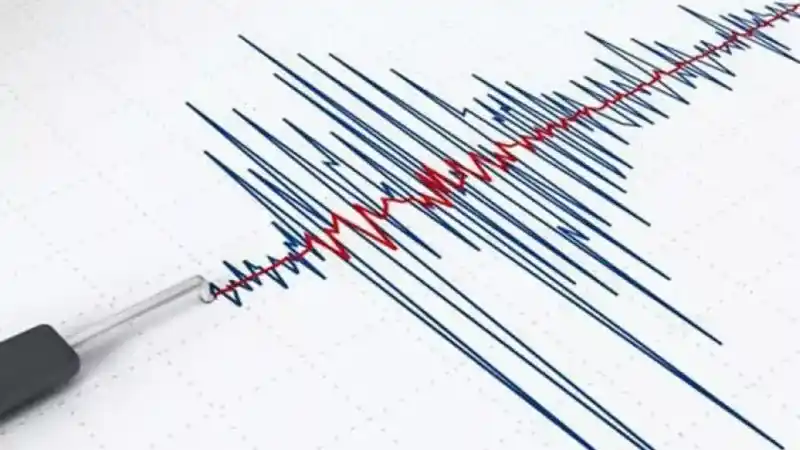 <p>Yerin yaklaşık 53,5 kilometre derinliğinde meydana gelen 5,6 büyüklüğündeki deprem, başta başkent Lima olmak üzere çevre kentlerde de hissedildi.</p>