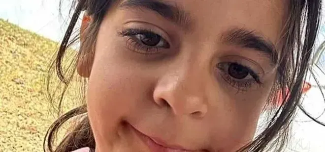 <p><strong>İLK İTİRAF GELDİ</strong></p>
<p>Dere kenarına aracını sürerek gittiği belirlenen bir şüpheli, gözaltına alındıktan sonra dikkat çeken ifadeler verdi. Sabah gazetesinin haberine göre, ilk itiraf bu kişinin sorgusunda geldi; zanlı, “Muhtar cesedi çuval içerisinde bana verdi. Çuvalı alıp dereye götürdüm” şeklinde açıklamada bulundu.</p>