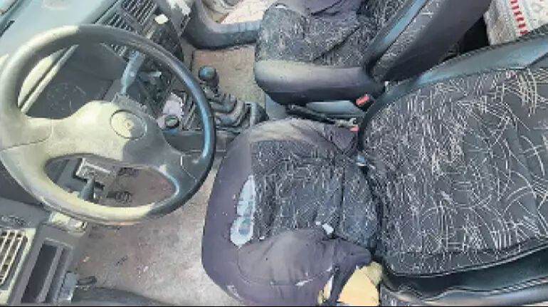 <p>19 gündür arama çalışmaları sürerken Narin'in kaybolduğu köye yakın dere yatakları da son üç gündür tarandı. Jandarma Arama Kurtarma (JAK) ekipleri, mahalleye 2 kilometre uzaklıktaki Eğertutmaz Deresi’nde çalışma yaptı. Dünkü çalışmalarda herhangi bir ize rastlanmadığı belirtildi ancak sabah saatlerinde gelen ihbar sonrası harekete geçen ekipler dere yatağında yeniden yaptıkları taramada Narin'i buldu.</p>